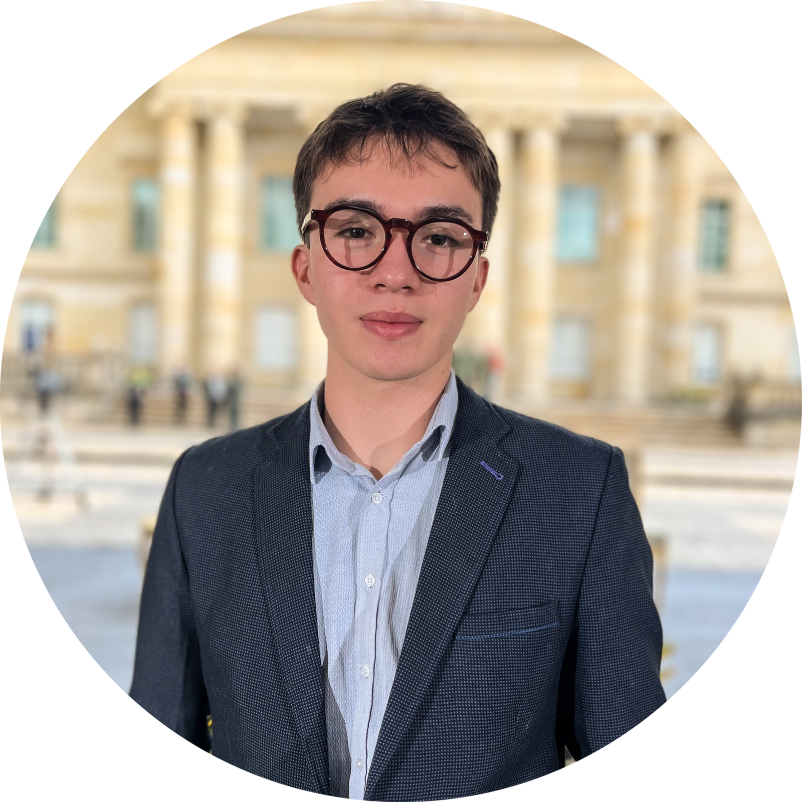 Camilo, representante legal de R8 Digital S.A.S.
